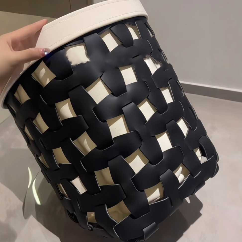 ブラックレザーバスケット